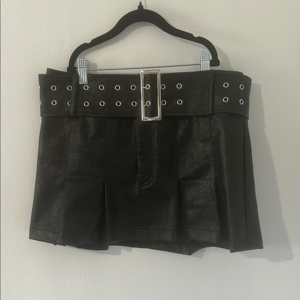 Edgy Grunge Emporium PU Mini Skirt Black Faux Leather NWT - Picture 2 of 10